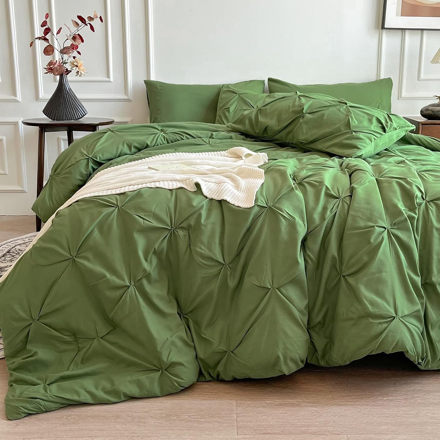 Pinch Pleat Comforter and Sheet Set